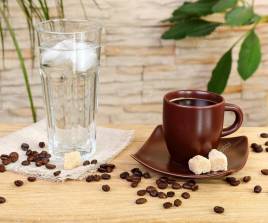 CAFÉ NOIR + EAU